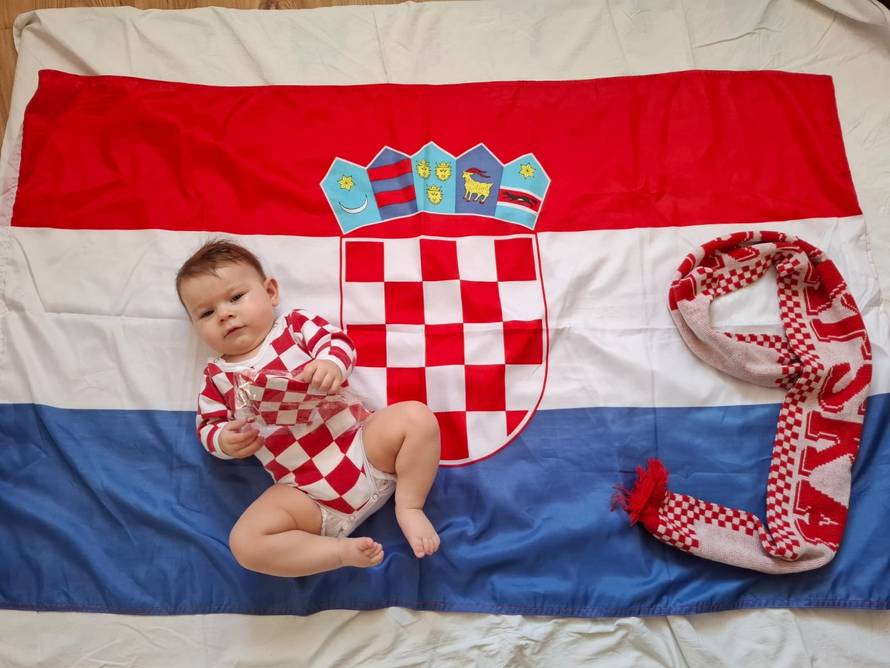 UŽIVO I njemački ovčari su za nas! Pogledajte kako se Hrvati pripremaju za utakmicu odluke