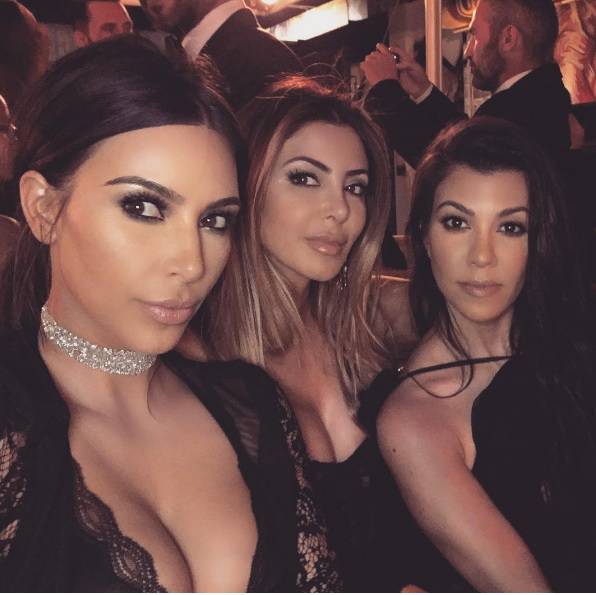 Ovisnica: Kardashian ‘opalila’ čak 6000 selfieja u četiri  dana