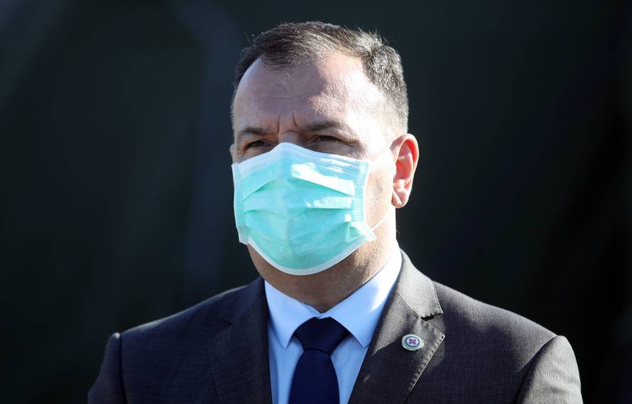 Zagreb: Premijer Plenković obišao vojne šatore postavljene u krugu KB Dubrava