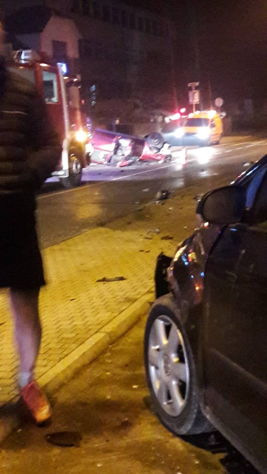 Sudario se sa šest automobila i završio na krovu, nije ozlijeđen