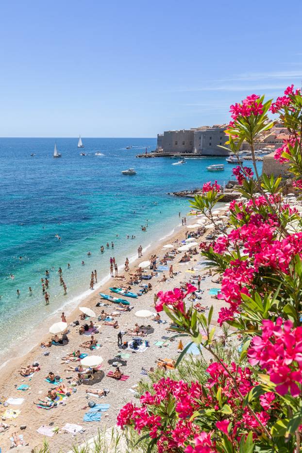 Dubrovnik: Gradske plaže već su pune kupača