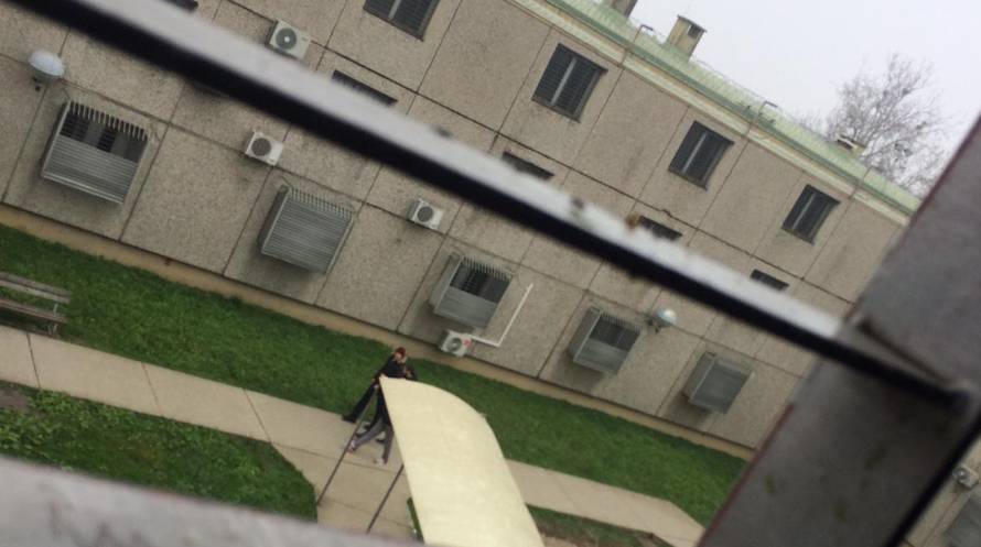 Život iza rešetaka: Zatvorenici snimali kako se provode u ćeliji