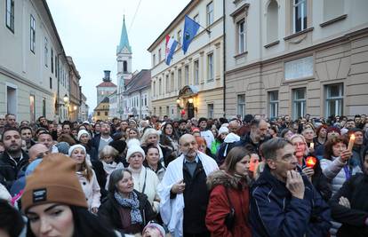 U Zagrebu se održao 'Tihi bijeli marš' protiv COVID potvrda