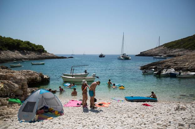 Plaža Mala Travna na otoku Visu