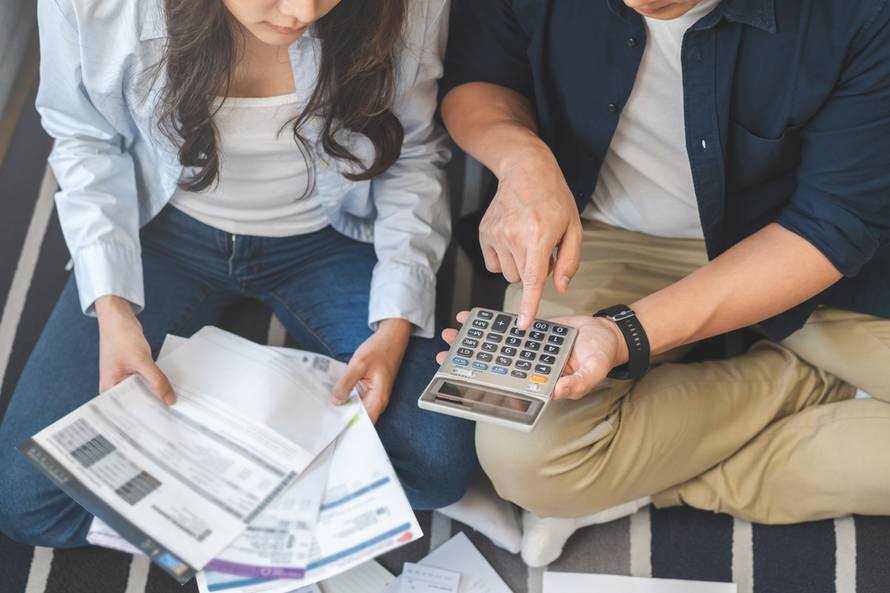 Stressed,Financial,Owe,Asian,Young,Couple,Love,Sitting,Stressed,And