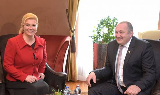 Kolinda mladima: Ostanite u Hrvatskoj i učinite ju boljom!