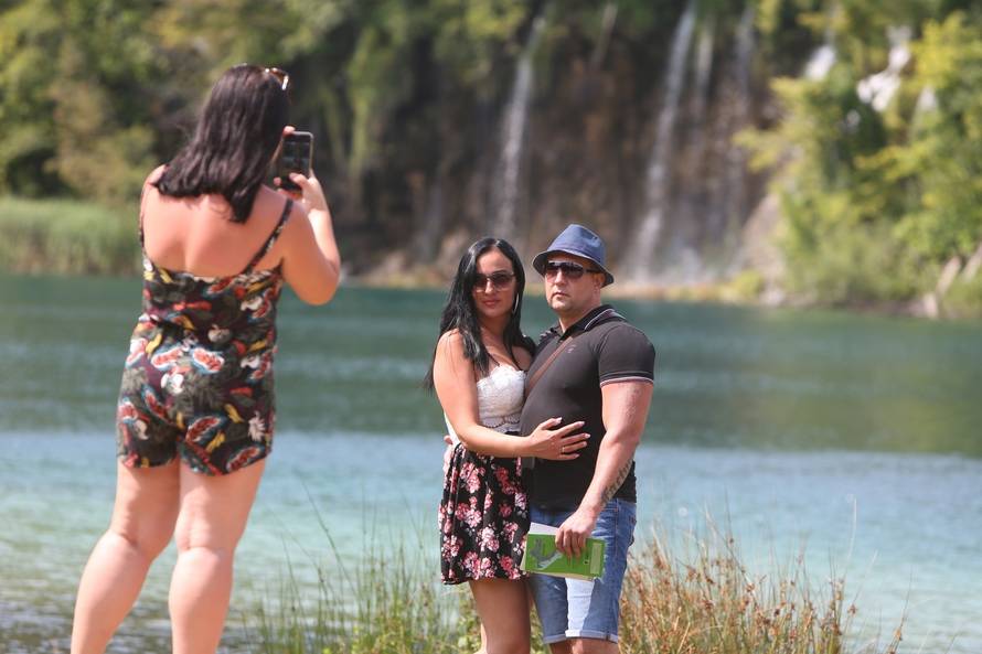 PlitviÄka jezera: Velike guÅ¾ve unatoÄ poskupljenju cijena ulaznica