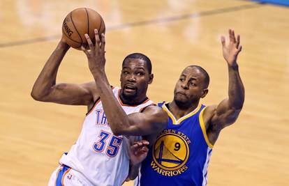 Bomba u NBA-u: Durant odlazi Curryju, navijači pale dresove