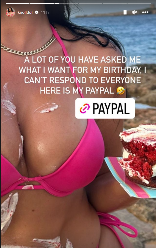 Ivana Knoll proslavila rođendan na plaži: Sjedila je na kamenu u rozom bikiniju, častila se tortom