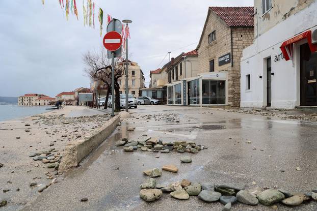 Kaštela: Sanacija štete od posljedica jakog juga i plime