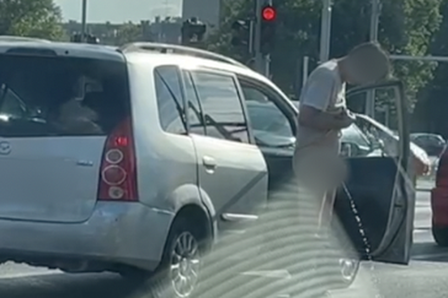 Čovjek urinirao nasred ceste u Zagrebu
