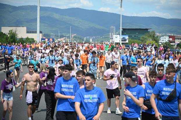 Zagreb: Maturanti preko Mosta slobode uputili se prema Bundeku