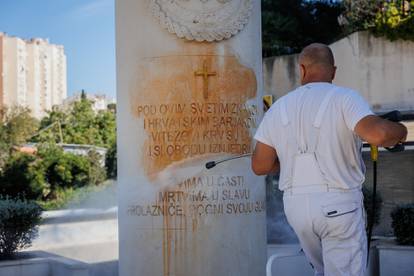 FOTO Vandali su bojom išarali spomenik HOS-a u Splitu