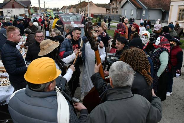 Donja Bebrina: Urnebesni pokladni utorak u Donjoj Bebrini