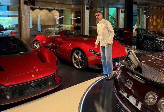 Cristiano Ronaldo pokazao dio svoje impresivne kolekcije automobila