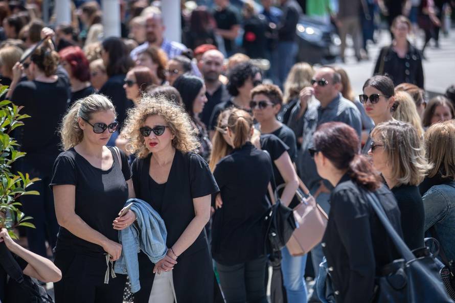 Zagreb: Prosvjed socijalnih radnika nakon juÄeraÅ¡njeg ubojstva njihove kolegice u Äakovu