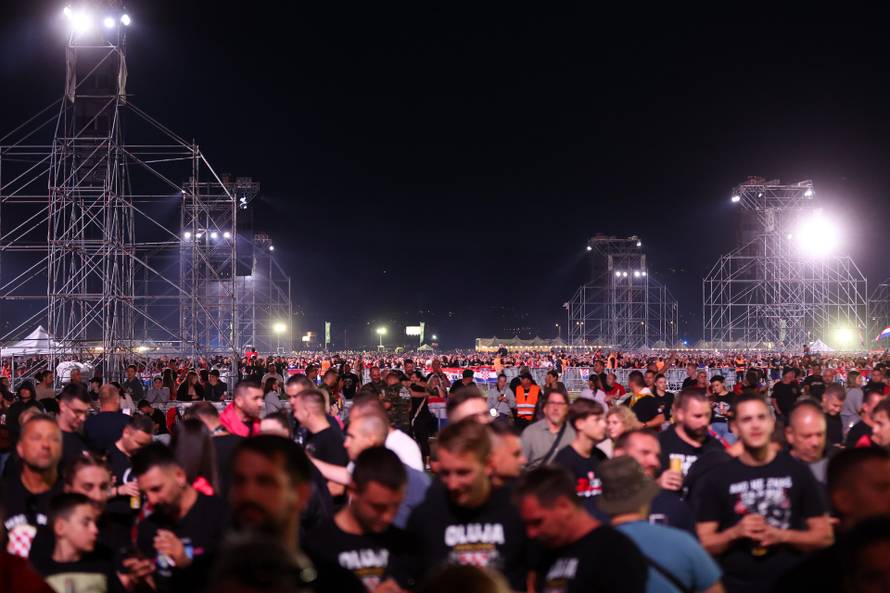 Obožavatelji na velikom koncertu Marka Perkovića Thompsona u Sinju