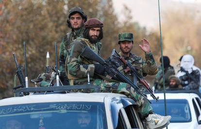 Kabul: Talibani su paradirali s američkim i ruskim oružjem