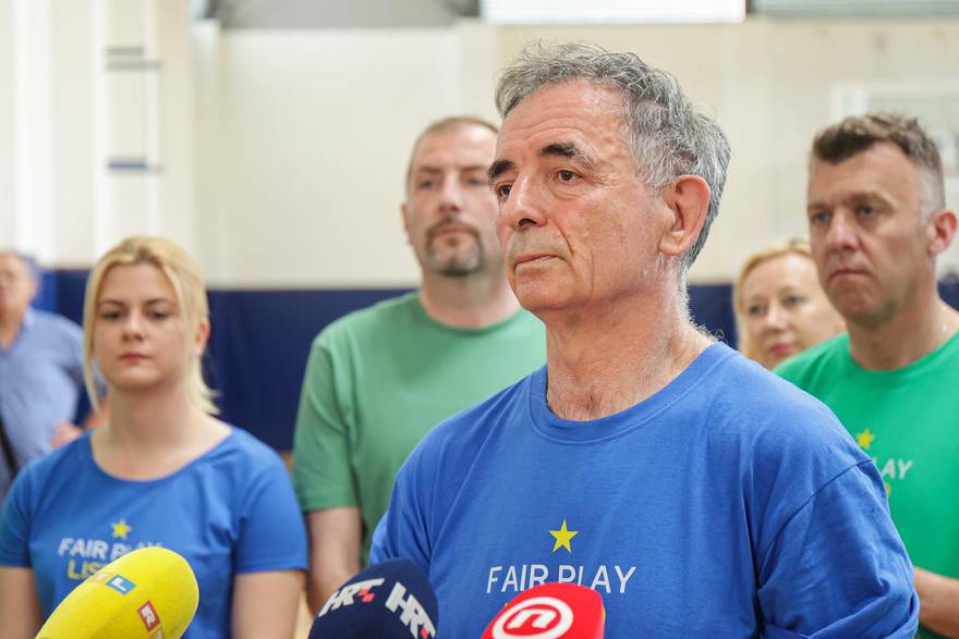 Pupovac kontra Flege, nogometno – fudbalska utakmica Fair play liste br. 9 za EU parlament