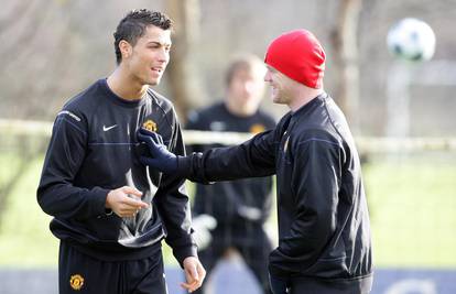 Van der Sar otkrio zašto je C. Ronaldo toliko bolji od Rooneya
