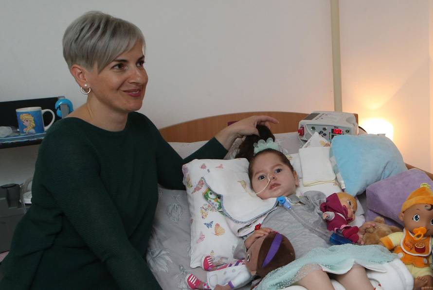 Mama curice na respiratoru: 'I moja kći hitno treba Spinrazu'