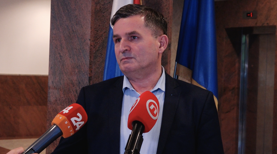 Fuchsov čovjek tvrdi: 'Nemam informaciju da je nastavnik bio pijan ili da će dobiti otkaz'