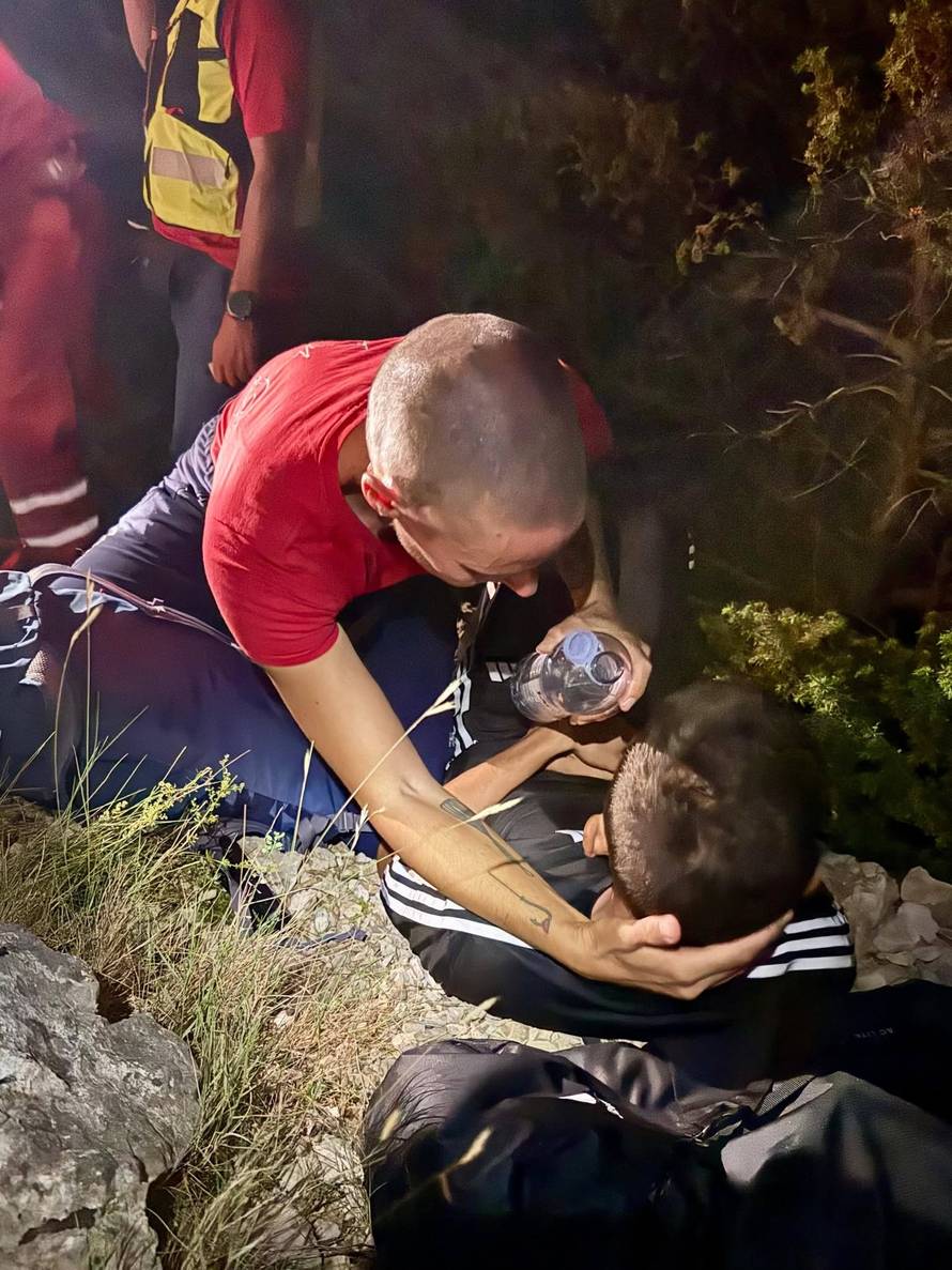 HGSS spašavao bračni par na Biokovu: 'Nisu imali vode na 36°C. Dok je Hrvatska igrala...'