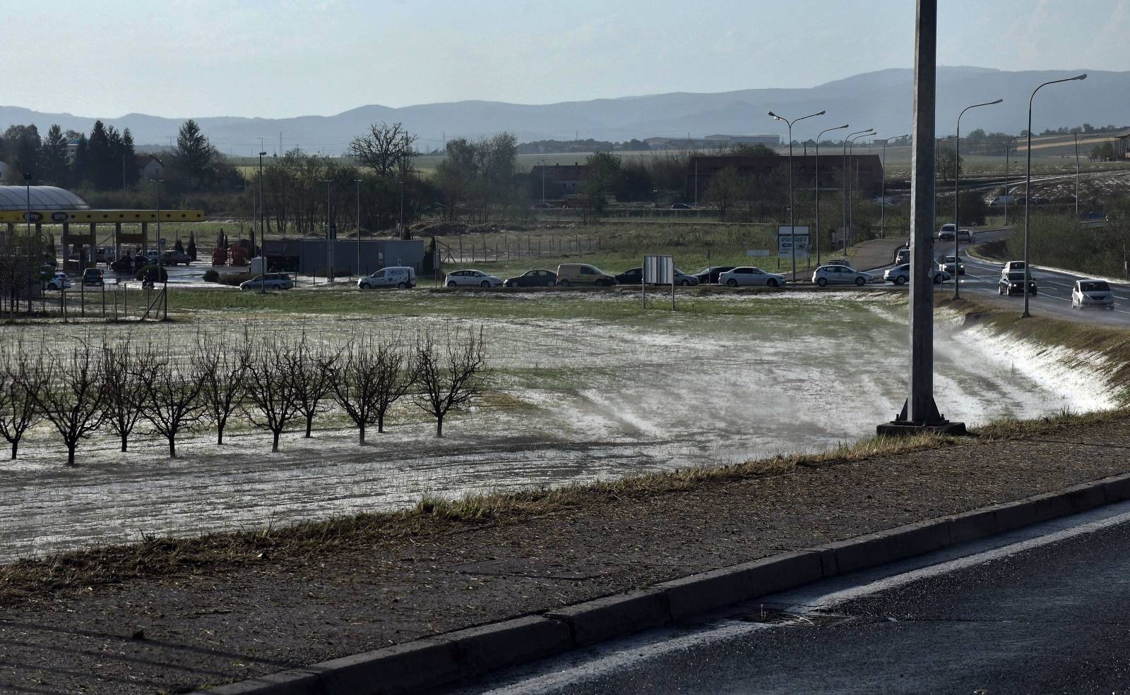 Snažno nevrijeme praćeno tučom poharalo Požegu i okolna sela