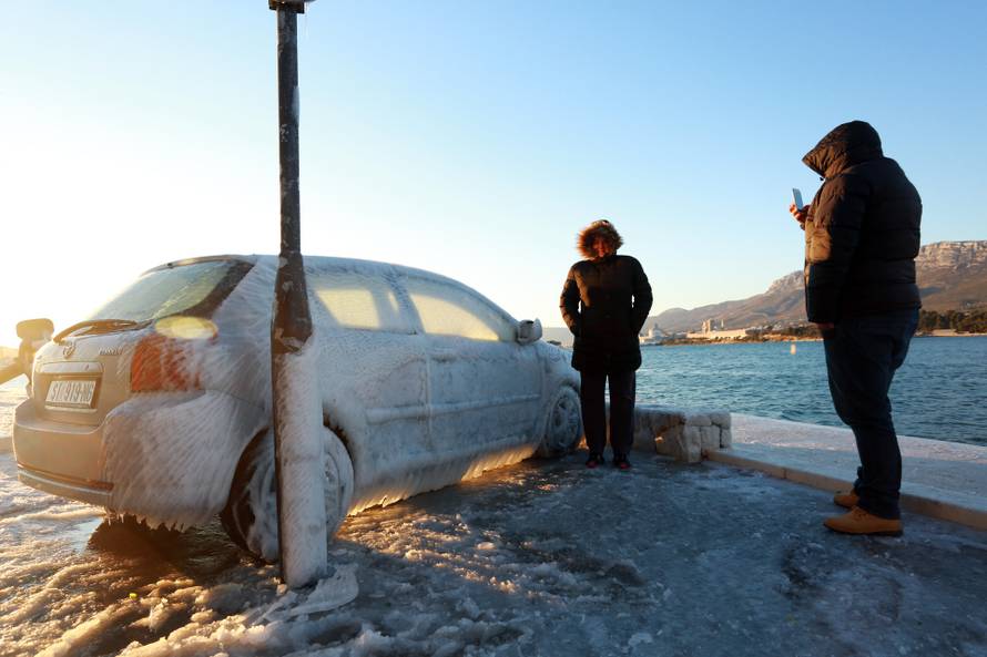 Vranjic: Vlasnik automobila bit ?e iznena?en kada vidi svoj automobil potpuno okovan ledom