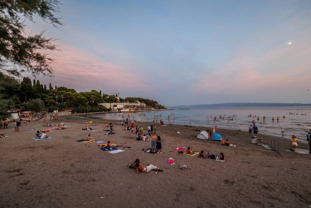 Split: Predvečerje na plaži Bačvice