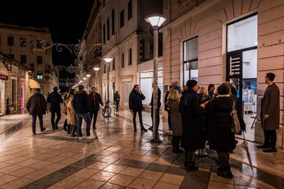 Split: 
Denis Mahmutović predstavio je knjigu  Čekaonica za drugi svijet