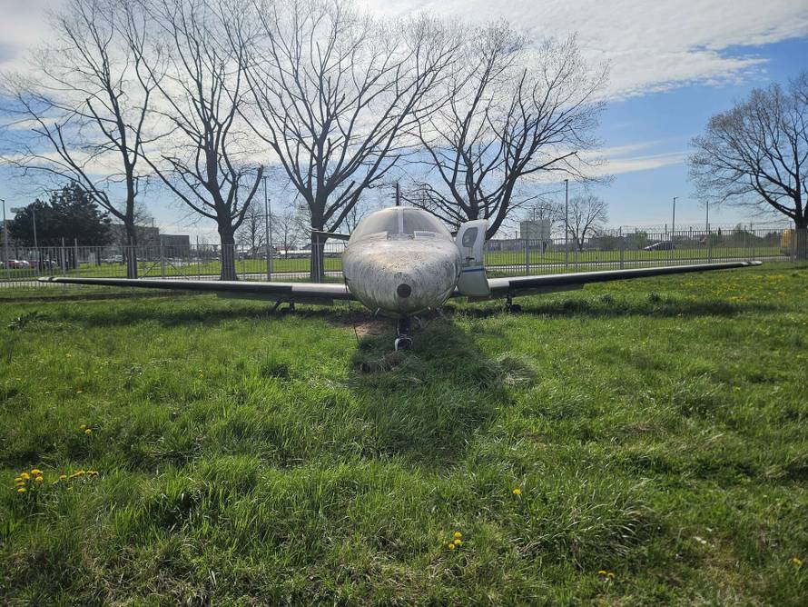 FOTO 'Prodajem rijedak avion. U njemu je letio i Ivo Sanader...'