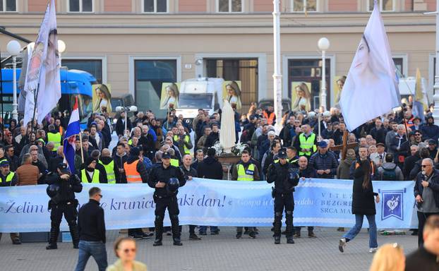 Zagreb: Muška molitva i popratni prosvjed na glavnom gradskom trgu