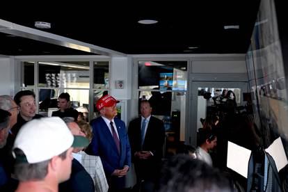 FOTO Elon Musk i Donald Trump skupa promatrali lansiranje Starshipa na njegov testni let