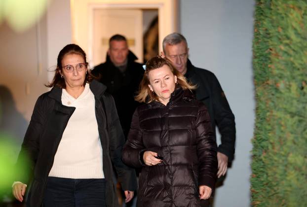 Inspektori ispred kuće Andrije Mikulića detaljno pretražili njegov automobil