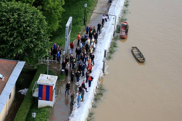 Deseta godišnjica katastrofalne poplave u Gunji - Pogled iz zraka