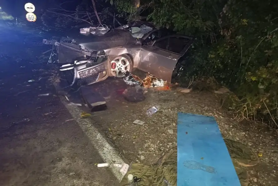 UŽAS KOD MOSTARA Djevojka (16) poginula u teškoj nesreći, automobil je potpuno uništen