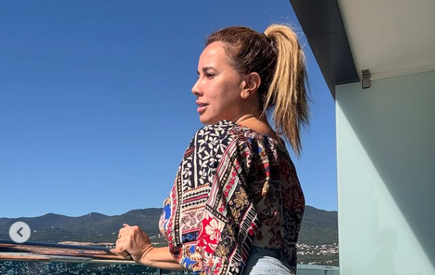 FOTO Nives od magle pobjegla na more, u prvi plan došle njene visoke čizme i mrežaste čarape