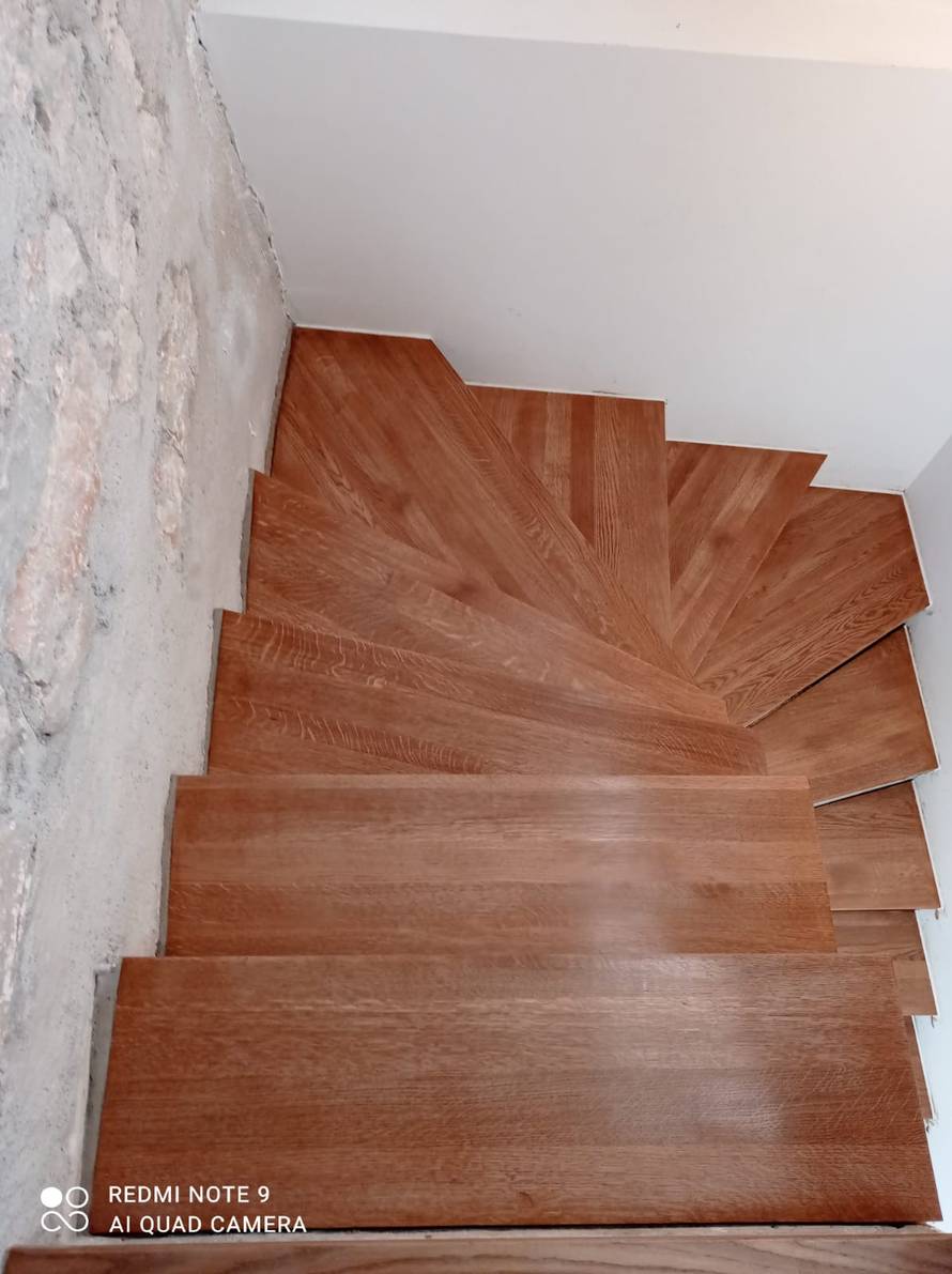 Želite toplinu drveta i pod koji traje? Ovo je prvi korak do savršenog doma!