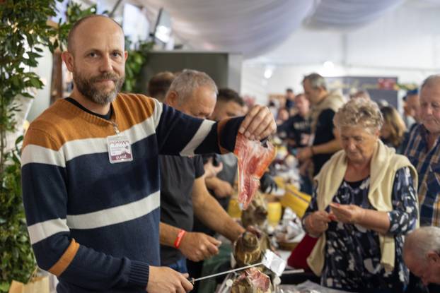 Otvoren 17. Internacionalni sajam pršuta u Tinjanu