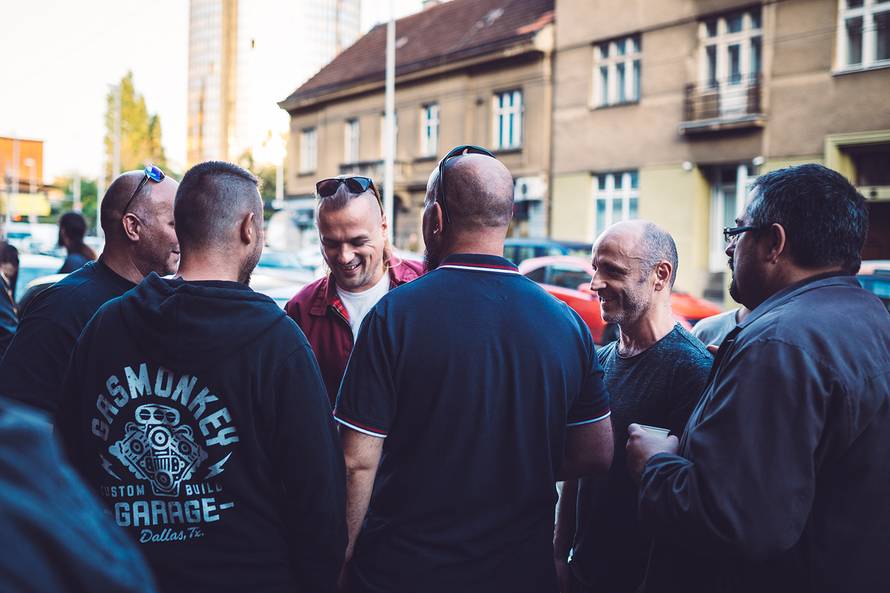 200 fanova Piva, Brkova i Šanka na kvartovskom tulumu