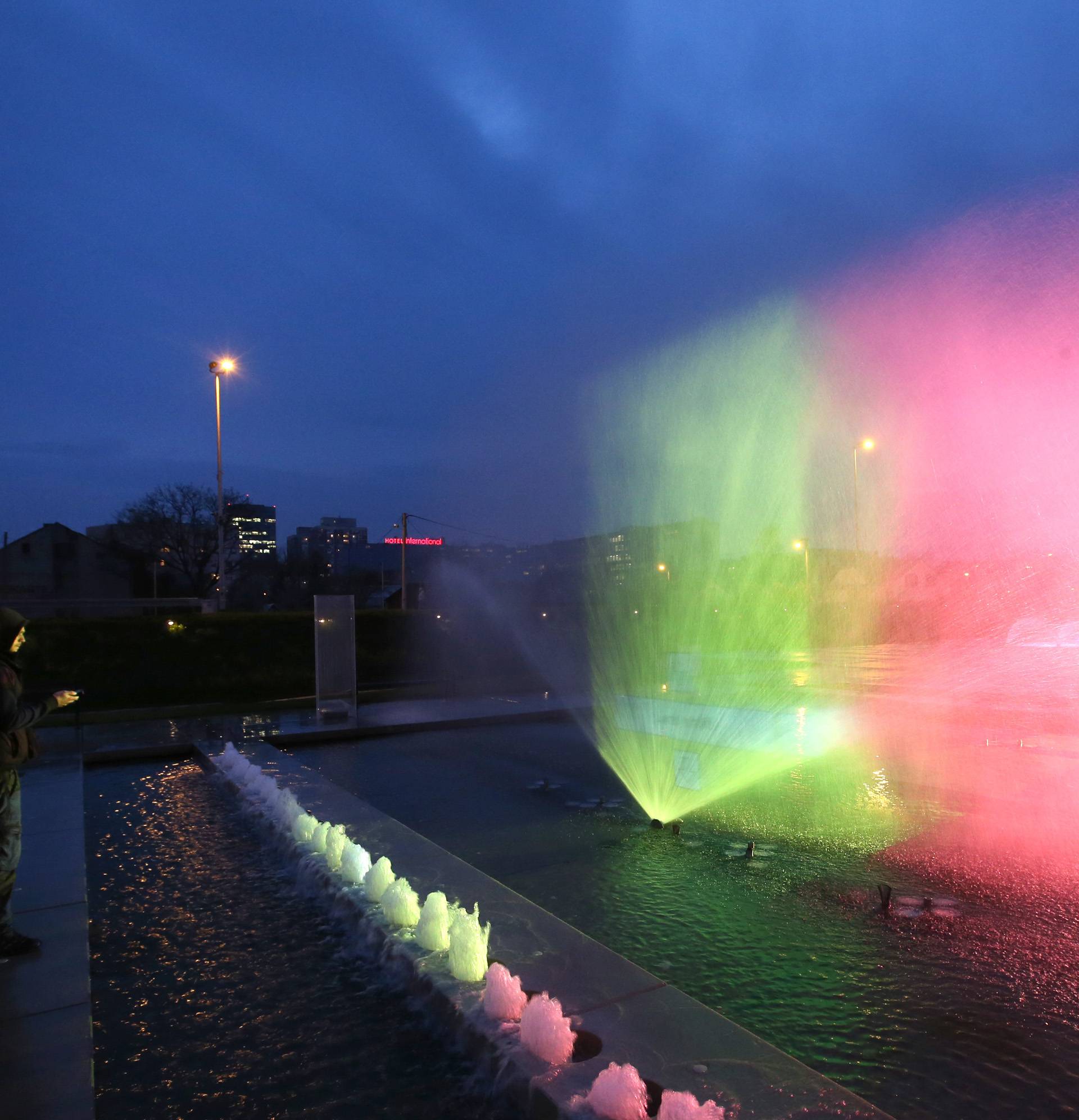 Zagrebačke fontane zasvijetlile su u bojama belgijske zastave