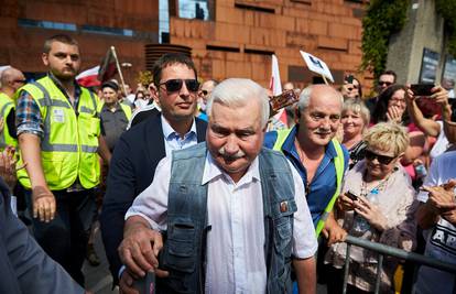 Lech Walesa na prosvjedima protiv pravosudne reforme