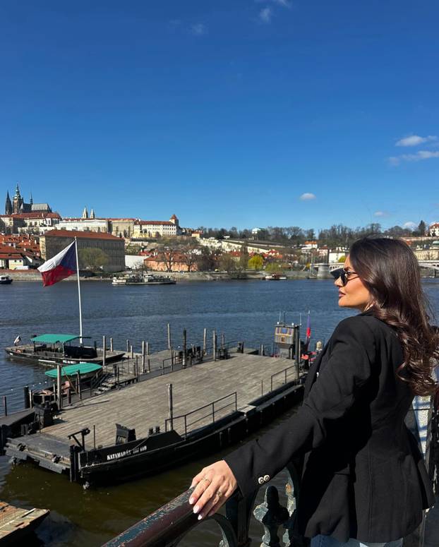 FOTO Boksački as Stipe Drviš u zagrljaju 10 godina mlađe: 'Svi gledaju samo u jagode, zar ne?'