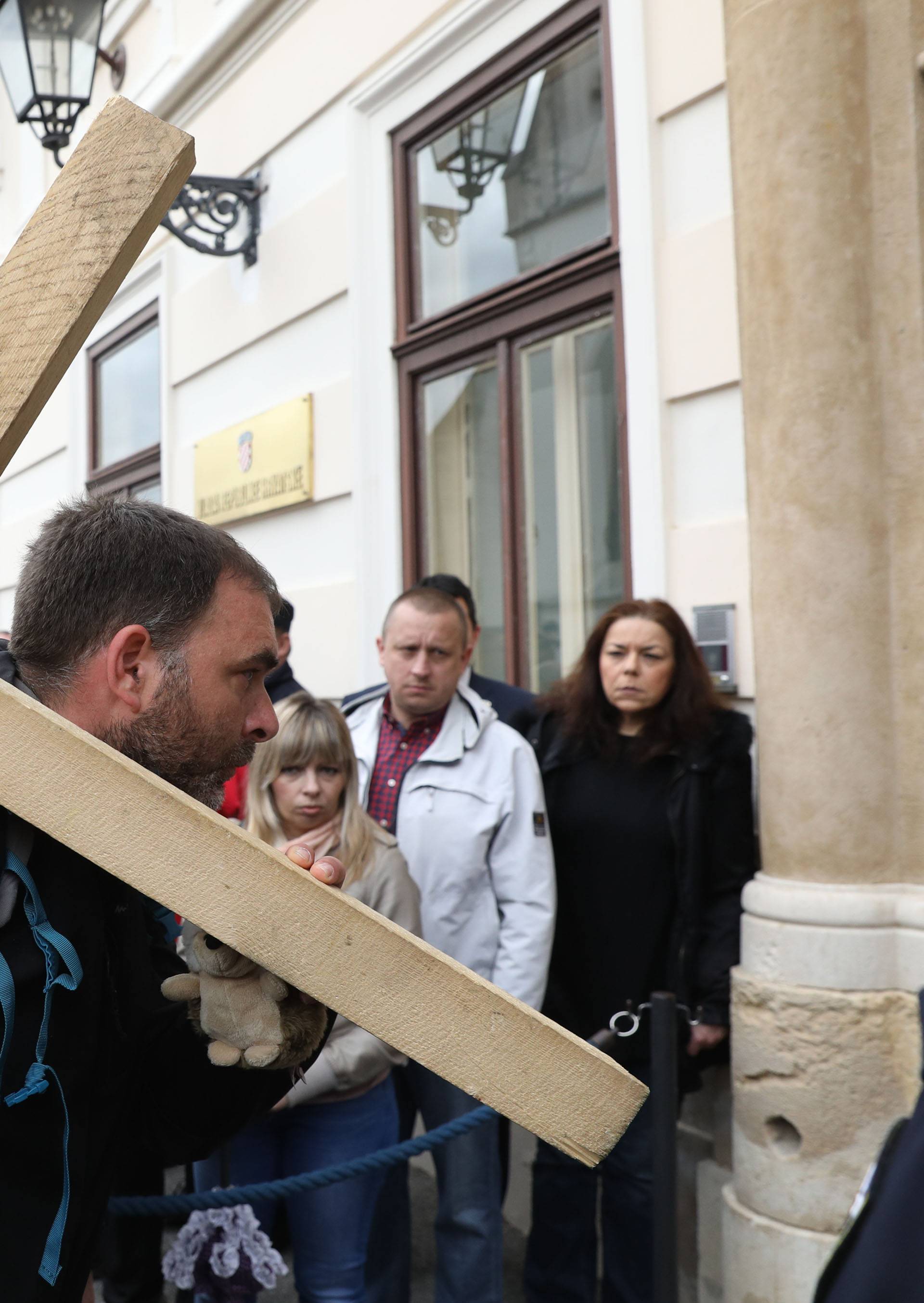 Pavlić nakon sastanka u Vladi: 'Sad se vraćam svojoj obitelji'
