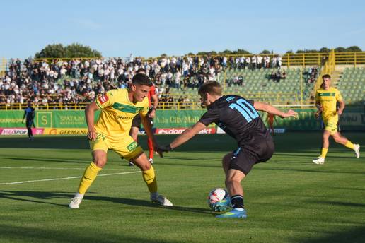 Istra - Rijeka 0-0: Gosti dobili crveni, ali pre&zcaron;ivjeli sve nalete. Sve su dalje od tre&cacute;eg mjesta...