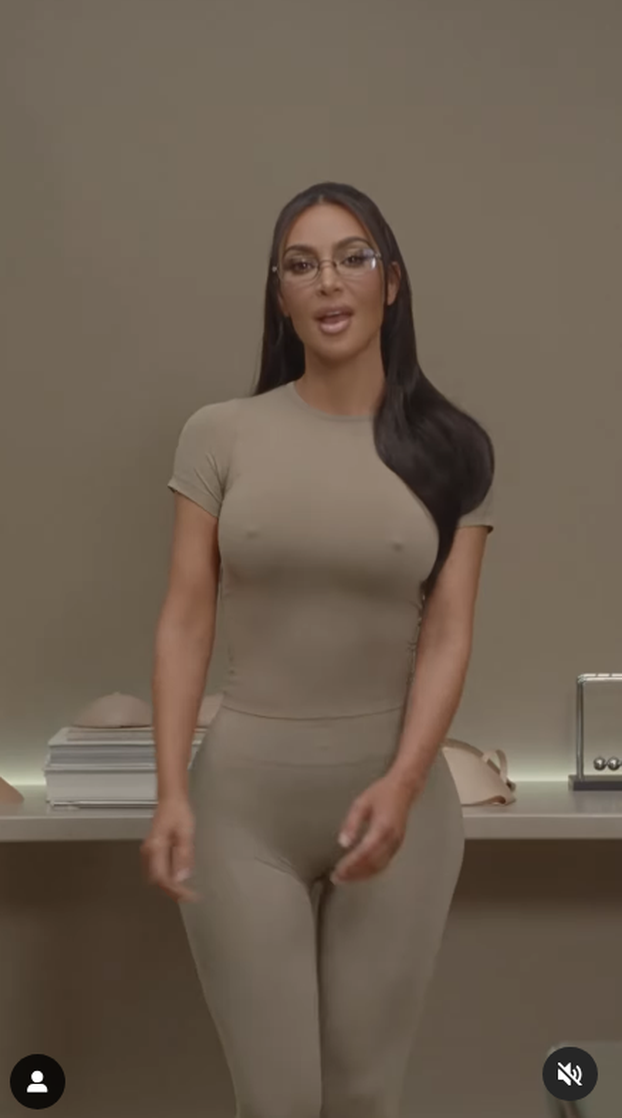 Kim Kardashian u donjem rublju u avionu: Svojim je odjevnim kombinacijama šokirala i ranije