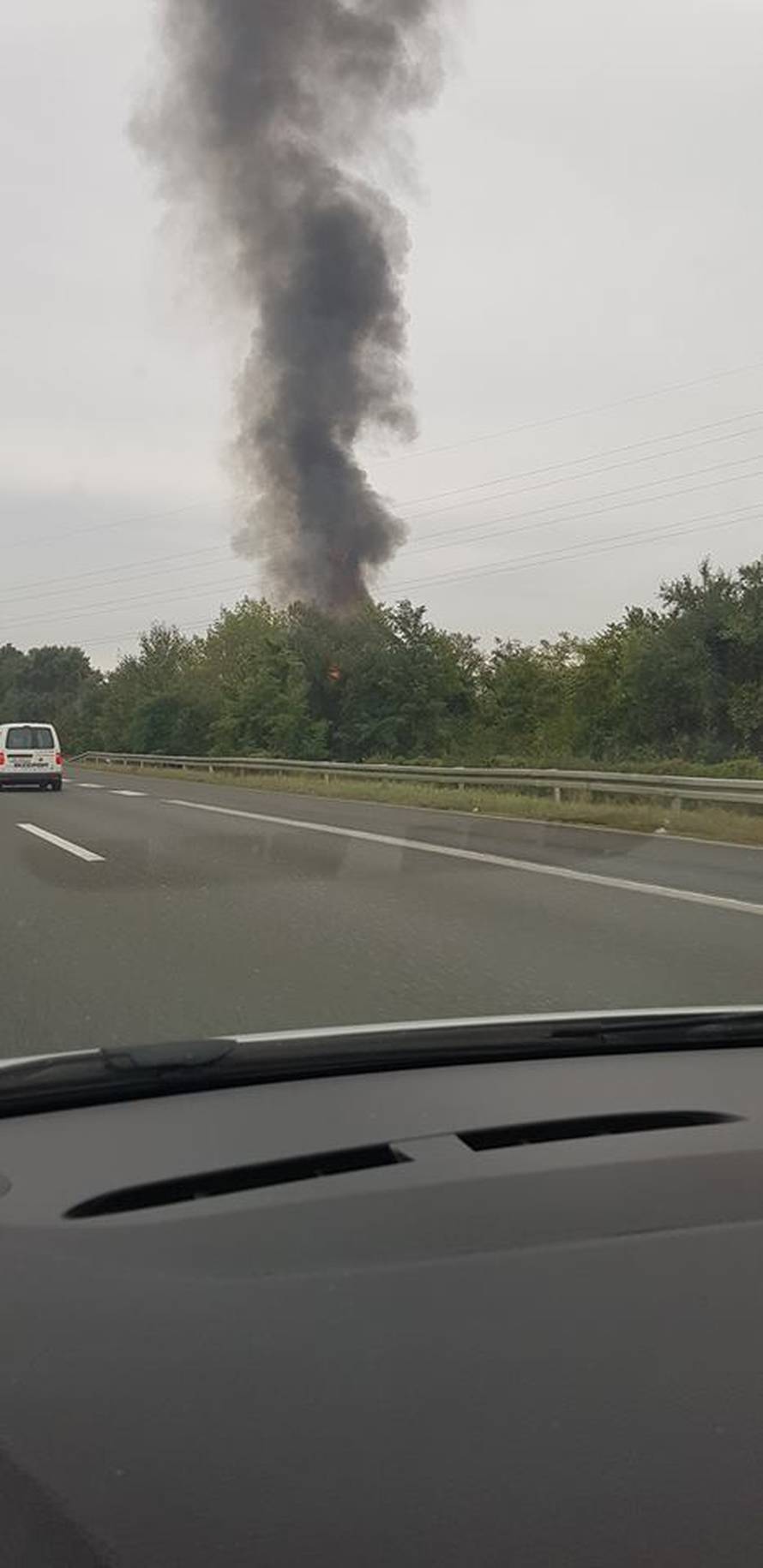 Izgorjela  baraka uz zagrebačku obilaznicu kod motela Plitvice