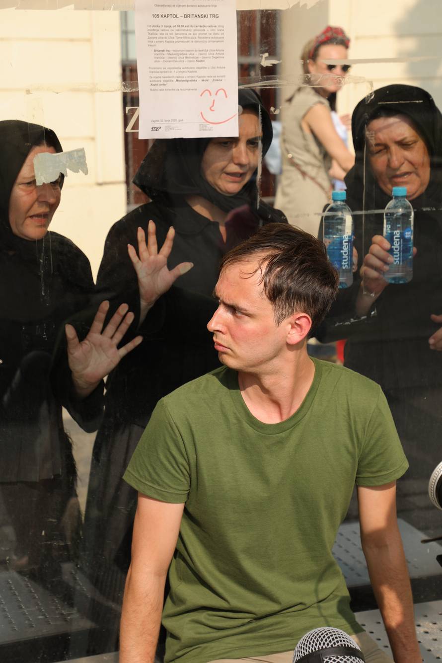 Umirete od žeđi? Narikače će vas "oplakati" i pozvati na hidraciju