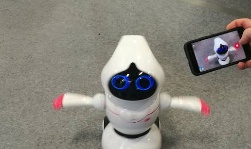 Rasplesani robot obožava učiti nove plesove i pomagati djeci